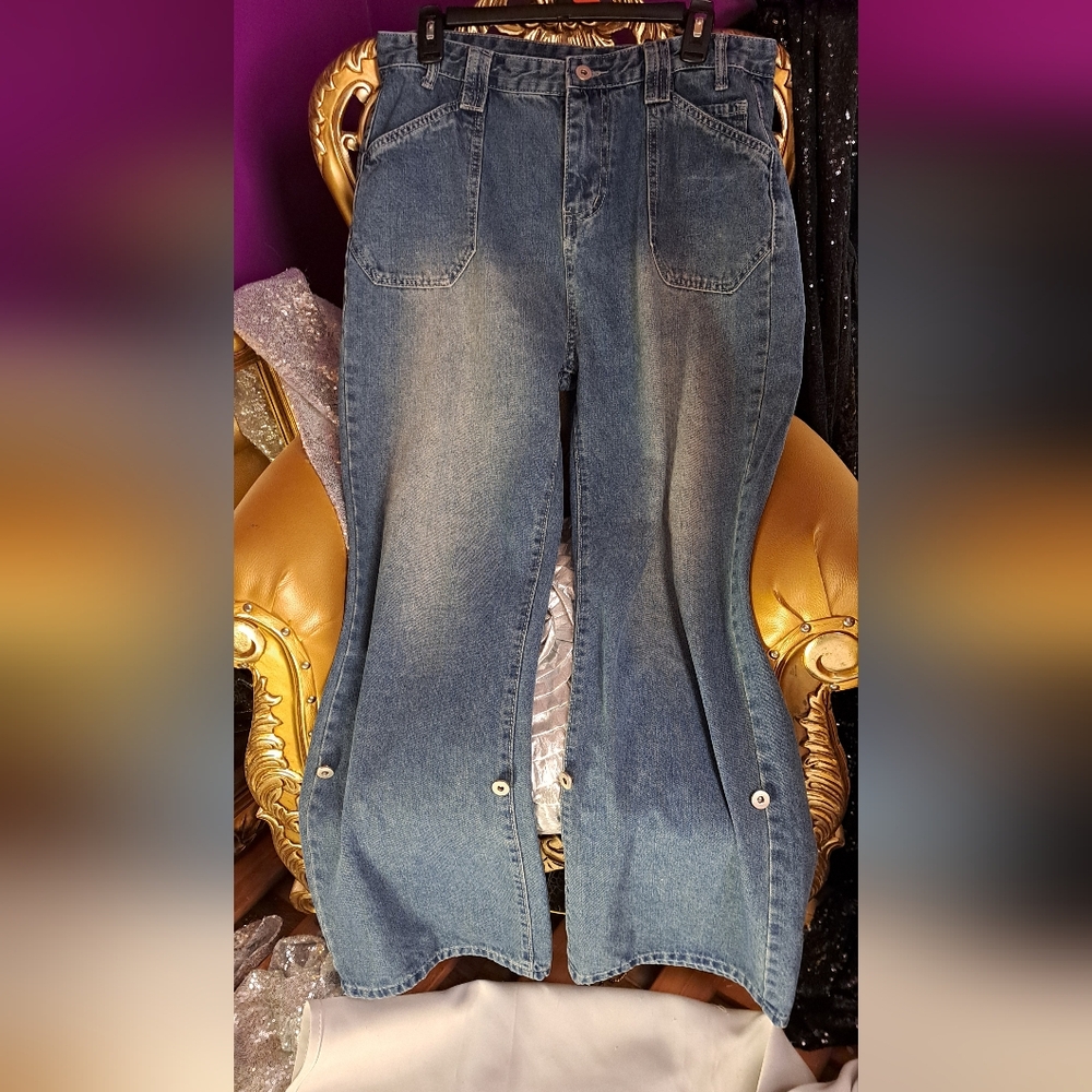 High Waist With Adjustable Back. Stylish Wide Leg Blue Denim Jeans. Size Large